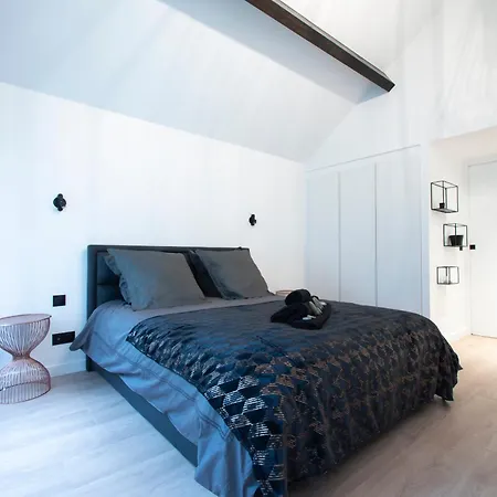 Relax In A Townhouse In L 16th District Parijs