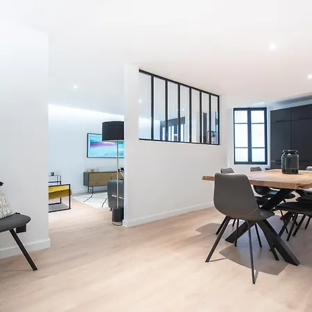 Relax In A Townhouse In L 16th District Parijs