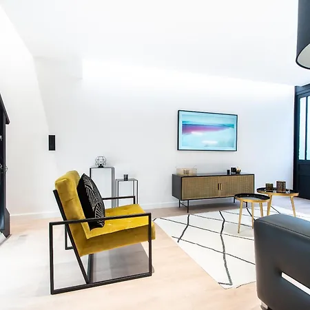 Relax In A Townhouse In L 16th District Parijs