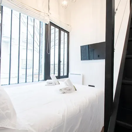Relax In A Townhouse In L 16th District * Parijs